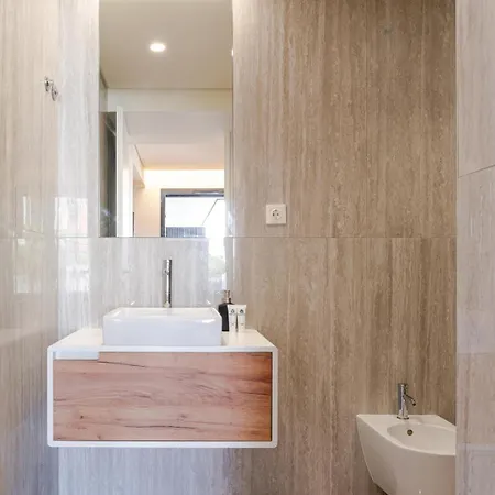 Apartamento Premium W/ Garage & Balcony By Hostwise