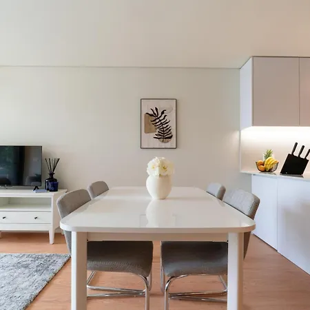 Premium W/ Garage & Balcony By Hostwise *