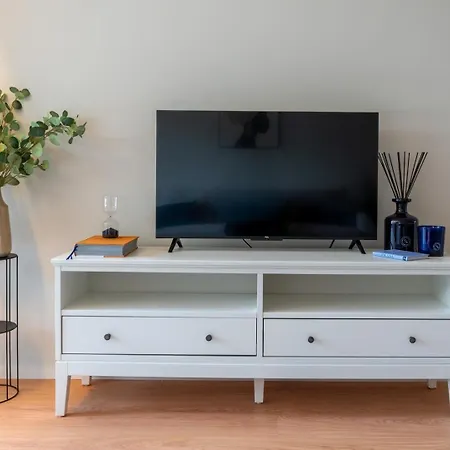 Premium W/ Garage & Balcony By Hostwise *