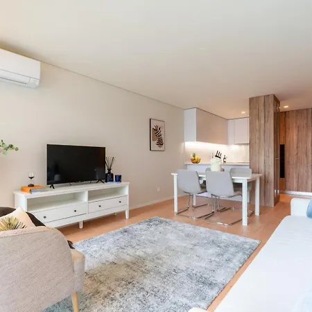 Premium W/ Garage & Balcony By Hostwise *