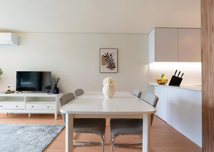 Premium W/ Garage & Balcony By Hostwise *